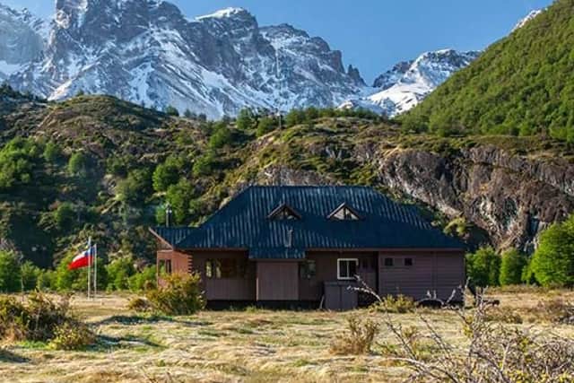 Going in a clockwise direction, the walk starts at La Estancia, and from here a gently undulating trail takes you to Sern. Day 2 is longer but finishes at the Dickson hut and some amazing views.