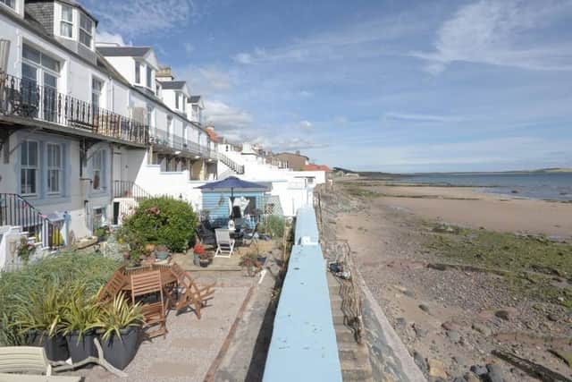 This cosy cottage sleeps four and has beach access from the courtyard patio, which also offers wonderful views.