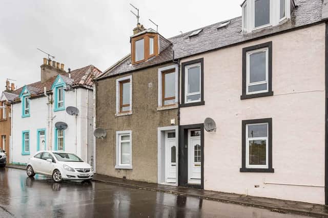 An ideal property for a first time buyer, this flat is on the market for offers over GBP98,000