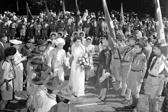 Arrival of gala Queen Anne McClafferty at Edinburgh, Cramond and Davidson Mains gala day, 1959.