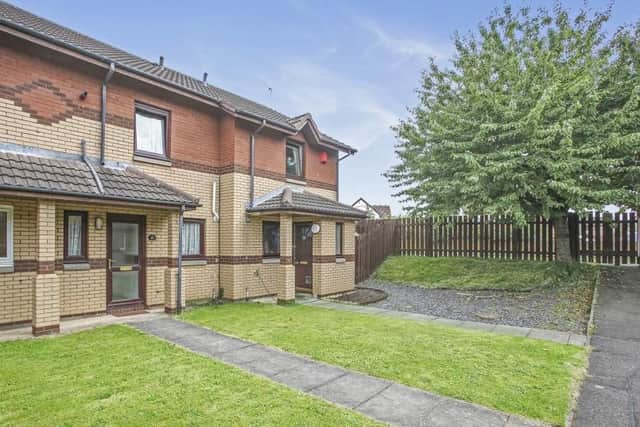 The average price for EH15 is GBP285,543. This two bed terraced house is for sale for offers over GBP150,000.