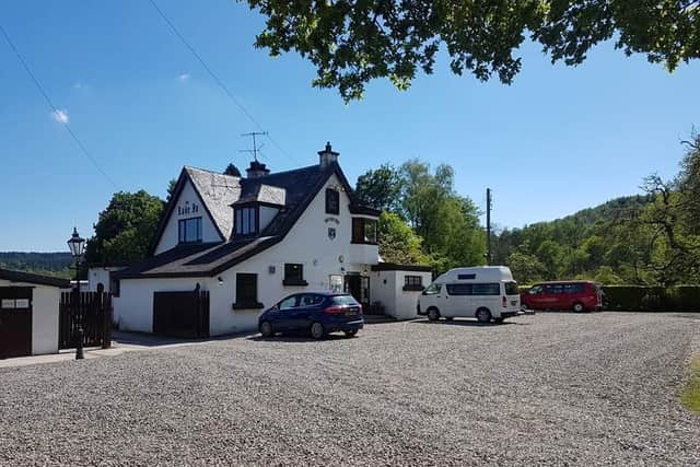Rated 4.7 out of 5, this Inn and Ale shop serves food and drinks and has reviews such as: Excellent food and service, good choices available. Cosy and friendly atmosphere. Would highly recommend.