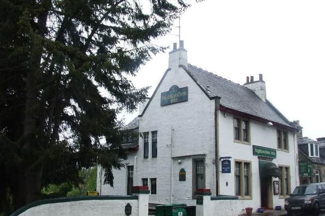 This charming bar is situated on Speysides malt whisky trail and os close to the Speyside Way. It is at its most popular during the tourist season and during the Spirit of Speyside whisky festival.