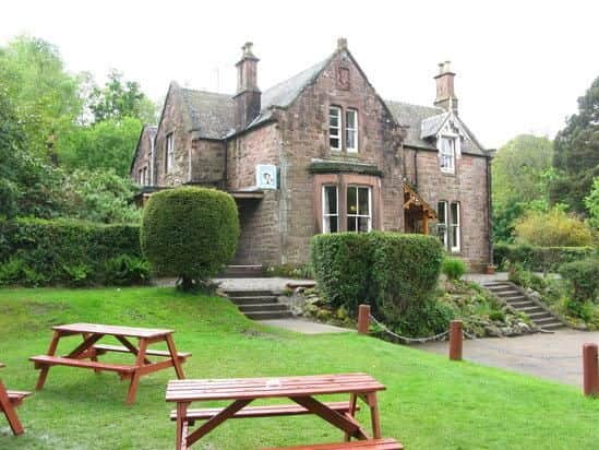 Visitors to this hotel can enjoy views across Brodick Bay as well as home-cooked meals and a beer, which in the summer is often an Arran Blonde.