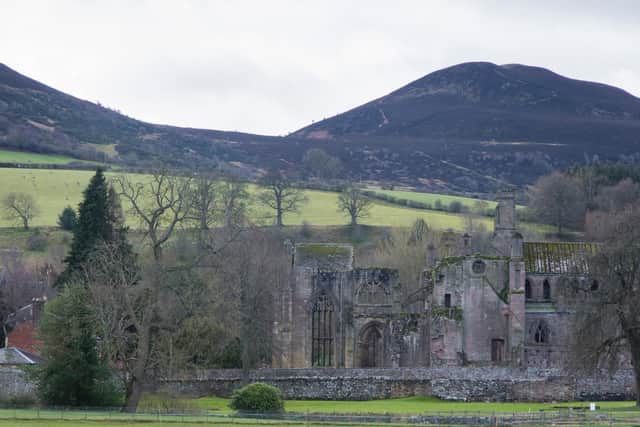 The St Cuthbert's Way starts at the magnificent ruins of Melrose Abbey and takes you southwards before climbing upwards and passing between the twin peaks of the Eildon Hills that lie above the town.