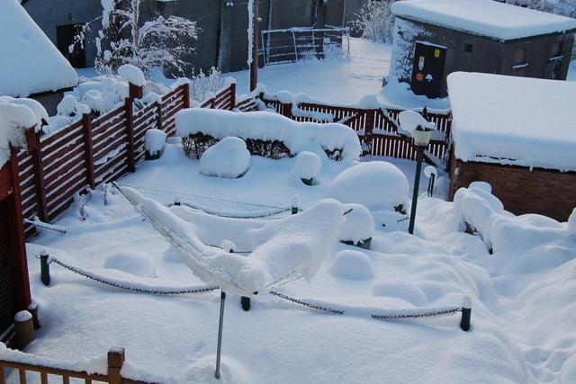 This picture here shows a garden thats been blanketed with fresh and undisturbed snow. Location: Cumbernauld.