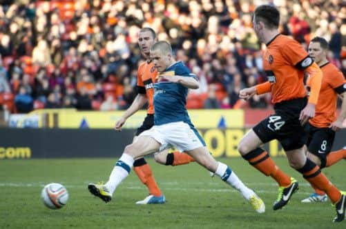 Henrik Ojamaa scores Motherwell's second goal of the game. Picture: SNS