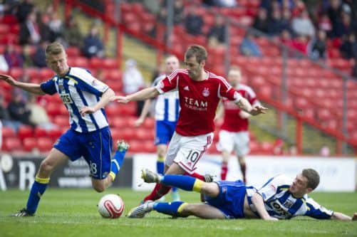 Aberdeen's Niall McGinn (centre) causes problems for Mark O'Hara and Ross Barbour. Picture: SNS