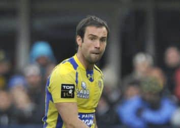 Clermont's French scrum-half Morgan Parra (L) makes a pass in front of Toulouse's French winger Vincent Clerc (R) during the French Top 14 rugby union match ASM Clermont Auvergne vs Toulouse on April 20, 2013 at the stadium Marcel Michelin in Clermont-Ferrand, central France. AFP PHOTO / THIERRY ZOCCOLANTHIERRY ZOCCOLAN/AFP/Getty Images