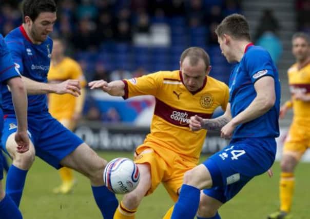 James McFadden finds his way blocked by Josh Meekings, right, and Ross Draper. Picture: SNS