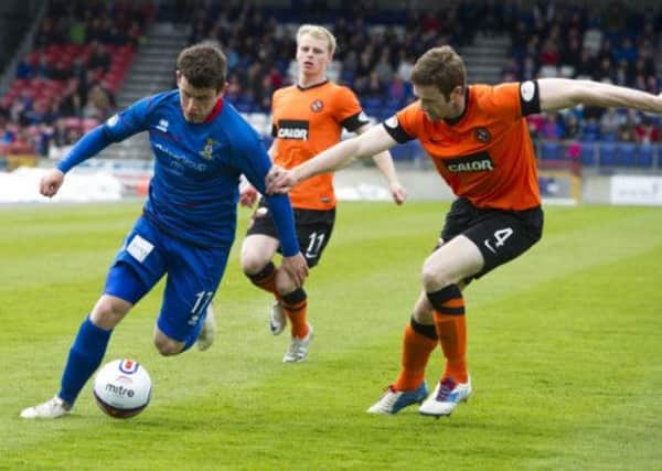 Aaron Doran tussles with Dundee Utd's Brian McLean. Picture: SNS