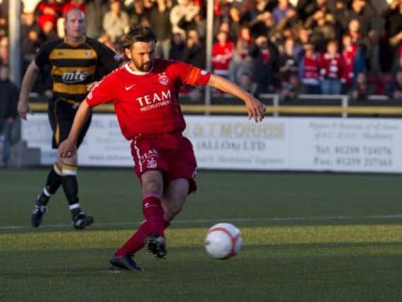 Paul Hartley slots home a penalty against Alloa in the League Cup during his Aberdeen days. Picture: SNS