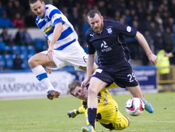 Dundee's Craig Beattie rounds Morton keeper Nicolas Caraux to set up his side's opener. Picture: SNS