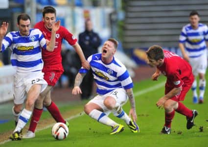Garry O'Connor goes to ground in his first Morton start. Picture: Robert Perry