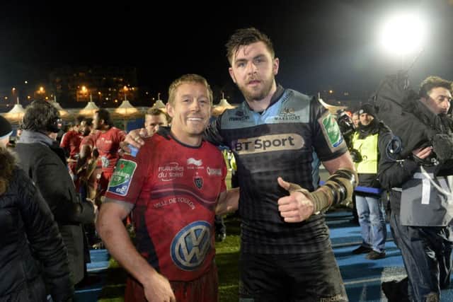 Legendary England stand-off Jonny Wilkinson poses with Glasgows Ryan Wilson. Picture: SNS/SRU