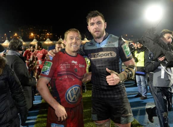 Legendary England stand-off Jonny Wilkinson poses with Glasgows Ryan Wilson. Picture: SNS/SRU