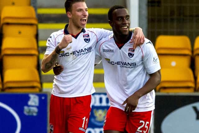 Melvin De Leeuw (left) celebrates his goal with Jordan Slew. Picture: SNS