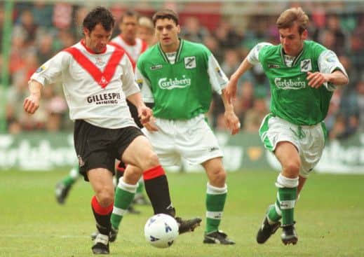 Kenny Black and Andy Dow vie for the ball. Picture: TSPL