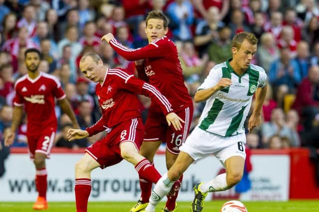Groningen's Maikel Kietenbeld (right) turns away from Willo Flood (left) and Peter Pawlett. Picture: SNS