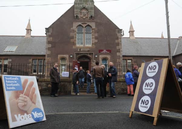 Yes and No campaigners outside Eyemouth Polling station. Picture: TSPL
