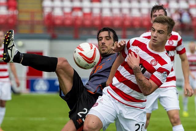 Manuel Pascali (left) does battle with Hamilton's Eamonn Brophy. Picture: SNS
