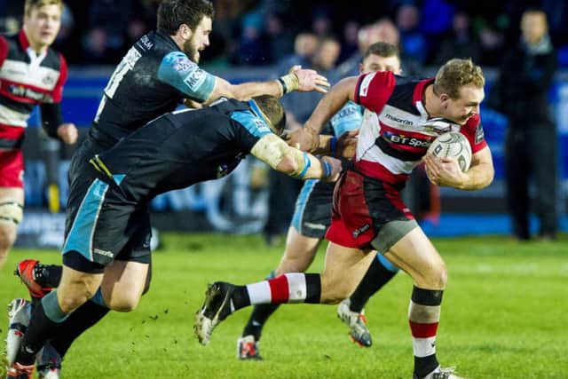 Edinburgh's Greig Tonks (right) goes by Warriors' Alex Dunbar (left) and Ryan Grant. Picture: SNS