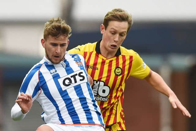 Craig Slater, left, holds off Particks James Craig in the hard-fought draw. Picture: SNS