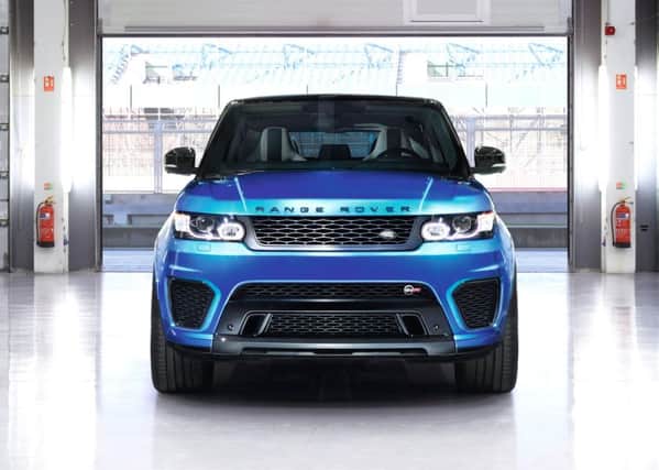 Range Rover Sport SVR in blue