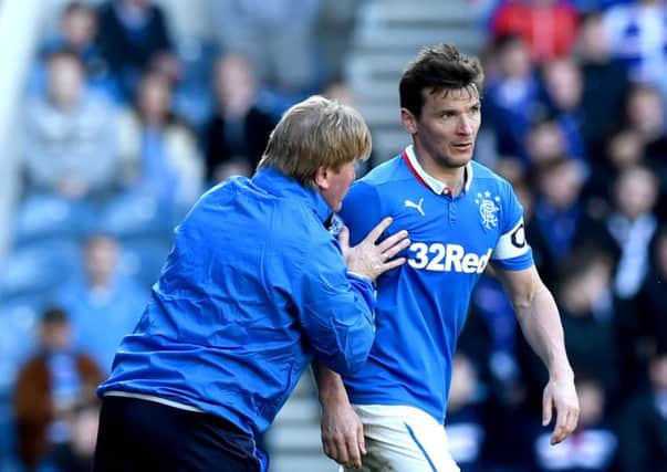 Stuart McCall speaks to Lee McCulloch. Picture: SNS