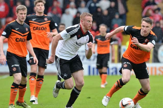 Aberdeen's Adam Rooney (left) runs from Dundee United's Callum Morris. Picture: SNS Group