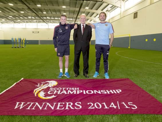 Freddie Glidden, who captained Hearts to the Scottish Cup in 1956, with Gary Oliver and Robbie Neilson. Picture: SNS