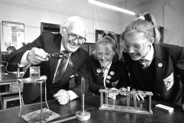 Nobel Prize winner Sir James Black joins in a science lesson at Beath High School, his alma mater, in June1989.