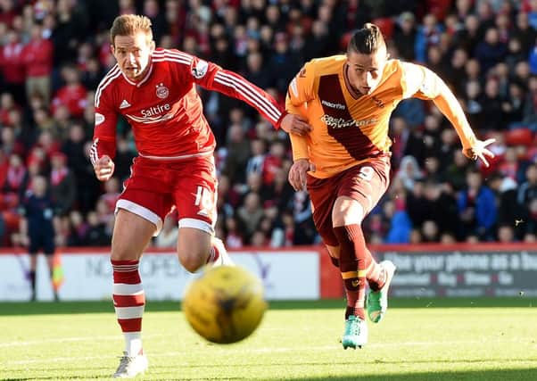 Aberdeen's Peter Pawlett and Motherwell's Wes Fletcher (right) give chase. Picture: SNS Group