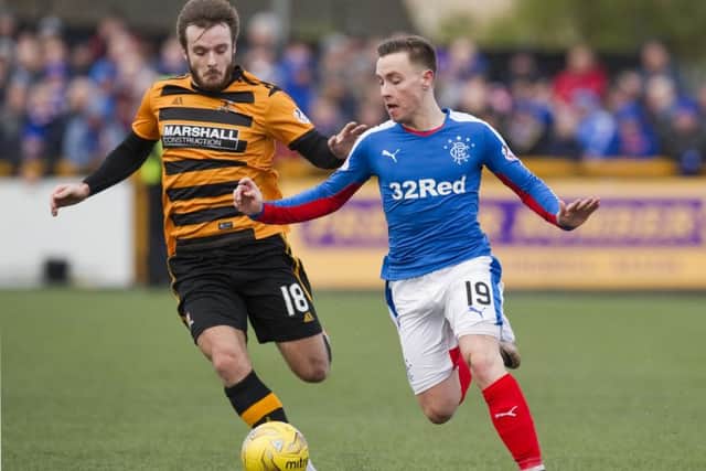 Barrie McKay (right) and Alloa's Steven Hetherington