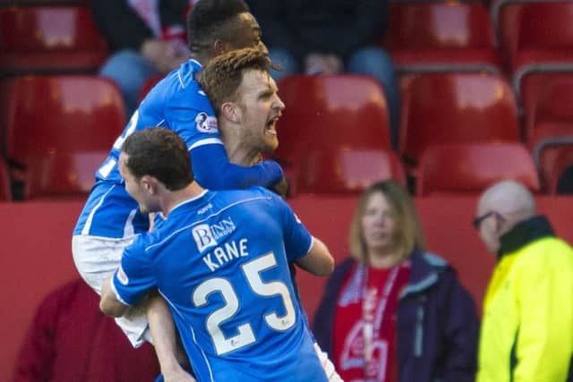 Liam Craig celebrates with team-mates after his penalty kick secured a point at Pittodrie. Picture: SNS