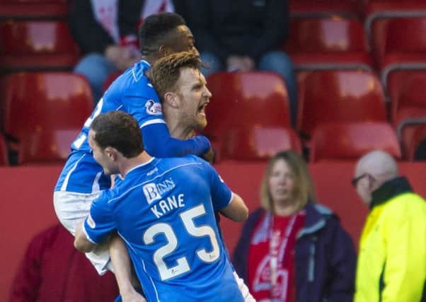 Liam Craig celebrates with team-mates after his penalty kick secured a point at Pittodrie. Picture: SNS