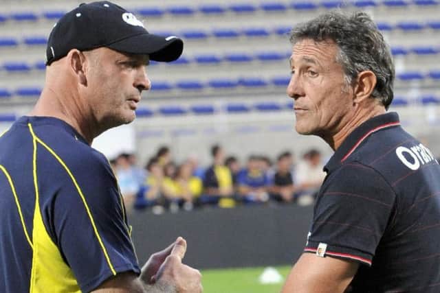 Clermont's rugby team's coach Vern Cotter (L) talks with Toulouse's rugby team's coach Guy Noves (R) on September 6, 2009 in Clermont-Ferrand before the French Top 14 rugby match Clermont vs. Toulouse at the Marcel Michelin stadium. AFP PHOTO THIERRY ZOCCOLAN (Photo credit should read THIERRY ZOCCOLAN/AFP/Getty Images)