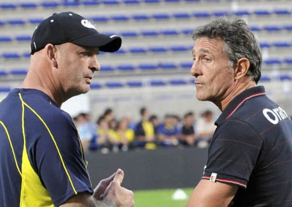 Clermont's rugby team's coach Vern Cotter (L) talks with Toulouse's rugby team's coach Guy Noves (R) on September 6, 2009 in Clermont-Ferrand before the French Top 14 rugby match Clermont vs. Toulouse at the Marcel Michelin stadium.   AFP PHOTO THIERRY ZOCCOLAN (Photo credit should read THIERRY ZOCCOLAN/AFP/Getty Images)