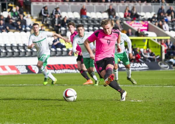 Jason Cummings takes the penalty (boxers not shown). Picture: SNS Group / Ross Parker