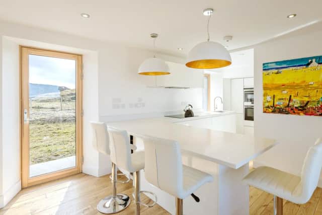 White House Lodge, Coll