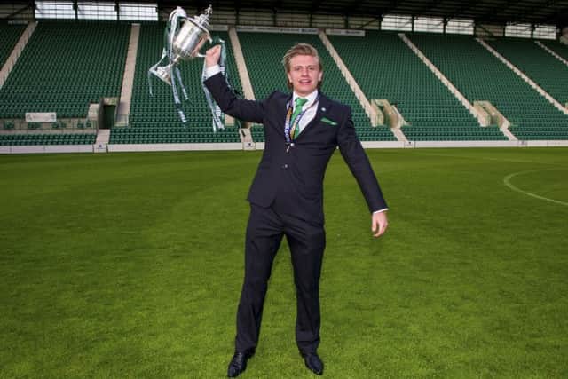 Jason Cummings celebrates with the Scottish Cup at Easter Road. Picture: SNS Group