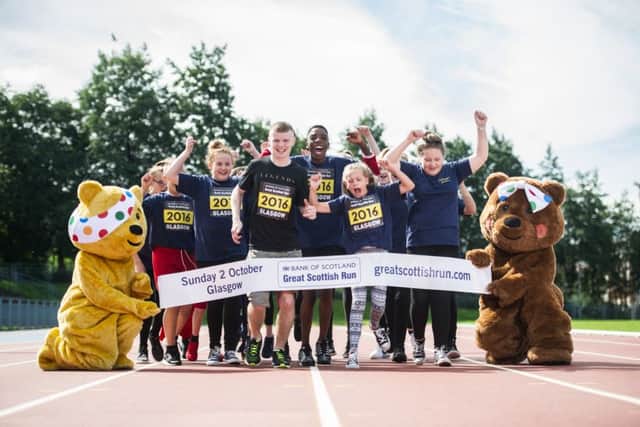 Boxer Charlie Flynn puts school children through their paces in the countdown to the Bank of 
Scotland Great Scottish Run Super Saturday. Picture: John Devlin