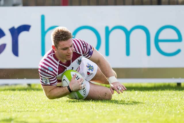 Watsonians DJ Innes scores his sides third try while Boroughmuir have two men in the sin-bin. Picture: SNS