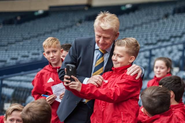 Gordon Strachan meets local shool kids before announcing his squad for the World Cup qualifiers against Lithuania and Slovakia. Picture: John Devlin