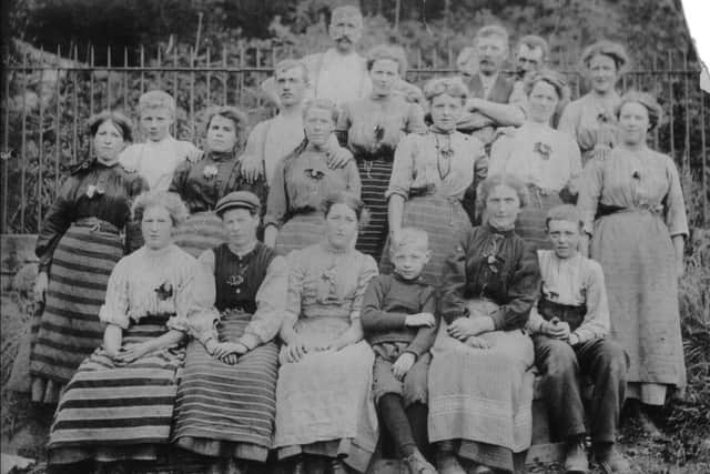 Pickers from Ireland made up a large section of the  Clyde Valley workforce. PIC Contributed.
