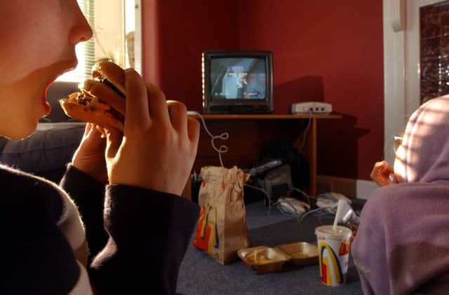 Global health leaders have called for junk food advertising to be banned during children's TV programmes.