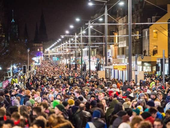 Up to 4000 Hogmanay revellers will be able to use the free tram service