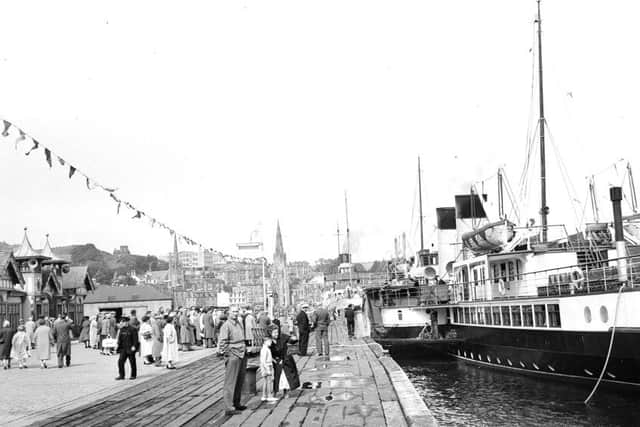 Day trippers and holiday makers arrive at Rothesay Pier.  PIC TSPL.