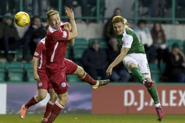 19/11/16 LADBROKES CHAMPIONSHIP
HIBERNIAN v QUEEN OF THE SOUTH
EASTER ROAD - EDINBURGH
Hibernian's Fraser Fyvie (right) in action