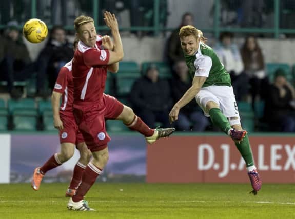 19/11/16 LADBROKES CHAMPIONSHIP
HIBERNIAN v QUEEN OF THE SOUTH
EASTER ROAD - EDINBURGH
Hibernian's Fraser Fyvie (right) in action